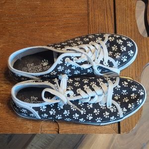 The animal rescue site tennis shoes